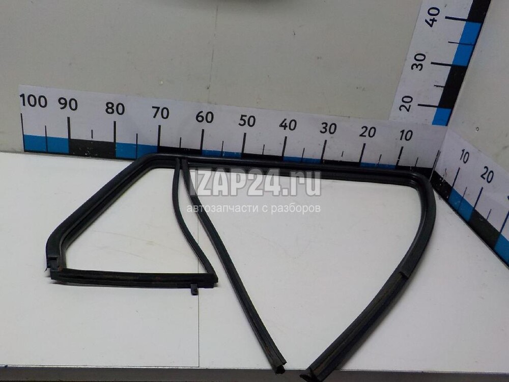 835412B000 Уплотнитель стекла двери Hyundai-Kia Santa Fe (CM) (2006 ...