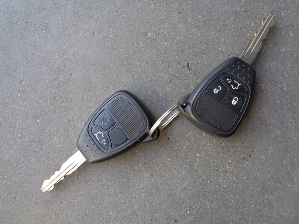 Ключ пилота. Ключ джип. ключи бу. remote key jeep owerland.