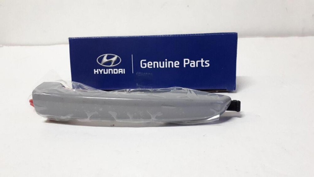 обшивка задней двери солярис. подсветка ручек хендай солярис 2012. заглушка ручка дверь hyundai solaris. ручка двери хендай солярис 2. кронштейн обшивки двери солярис 2.