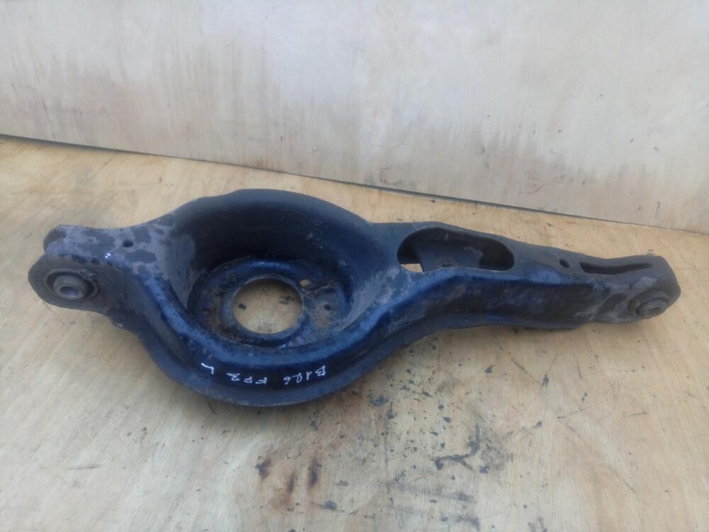 Задние подпружинные рычаги фокус 3. Задние подпружинные рычаги форд фокус 3. Болты подпружинного рычага форд фокус 2. Задний подпружинный рычаг фокус 2 артикул. Форд фокус рычаги задний подпружинный.