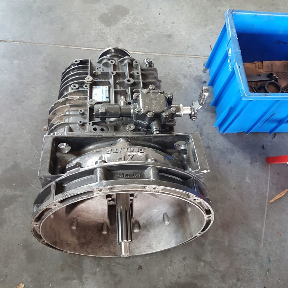 Zf ecolite 6s500. Кпп zf 6s850. 6s-850-to главный вал. Раздаточная коробка daf 106 crawler. Кпп zf 6s 850 ecolite.
