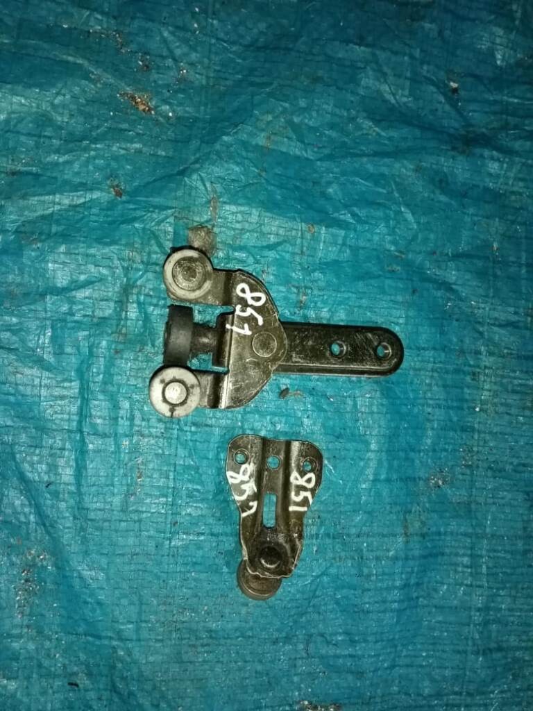 Toyota hiace 2002 сдвижная дверь правая. Toyota 68029-26080 ролик нижний боковой двери правый. Ролик сдвижной двери хайс 2000г. Toyota hiace 106 grand cabin. Сдвижная дверь тойота хайс.