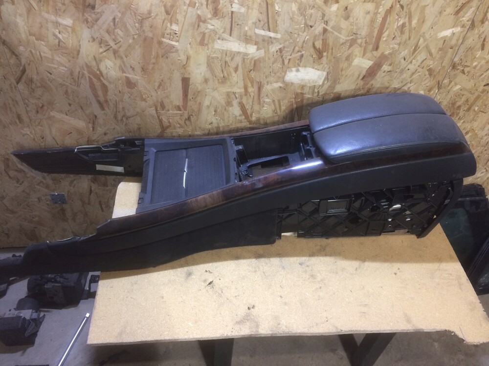 Подлокотник бмв е46. Bmw x5 e70 подлокотник. Подлокотник бмв е65 аукс. Подлокотник внутри бмв. Bmw x5 e53 подлокотник от e65.