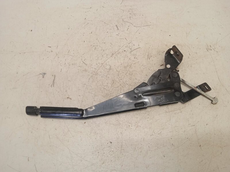 Чери амулет а15 подтяжка ручника. Крепление тросика ручника чери амулет а15. Chery indis ручной тормоз починка. Чери амулет ручник. Кнопка стояночного тормоза чери.