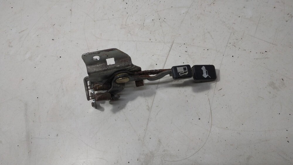 ручка открытия багажника ваз 2111. ручка открывания багажника hyundai elantra xd артикул. ручка открывания лючка hyundai kia. ручка открывания крышки багажника. ручка открывания багажника нива 2131.