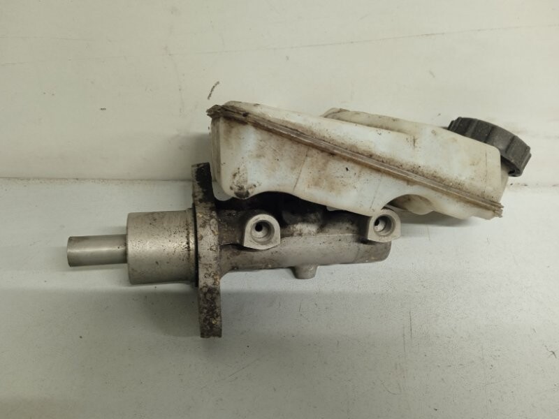 Тормозной цилиндр форд фокус 2 задний барабанный. Главный тормозной цилиндр форд фокус 2 1. 8. Тормозной цилиндр форд фокус. Главный тормозной форд фокус 2.