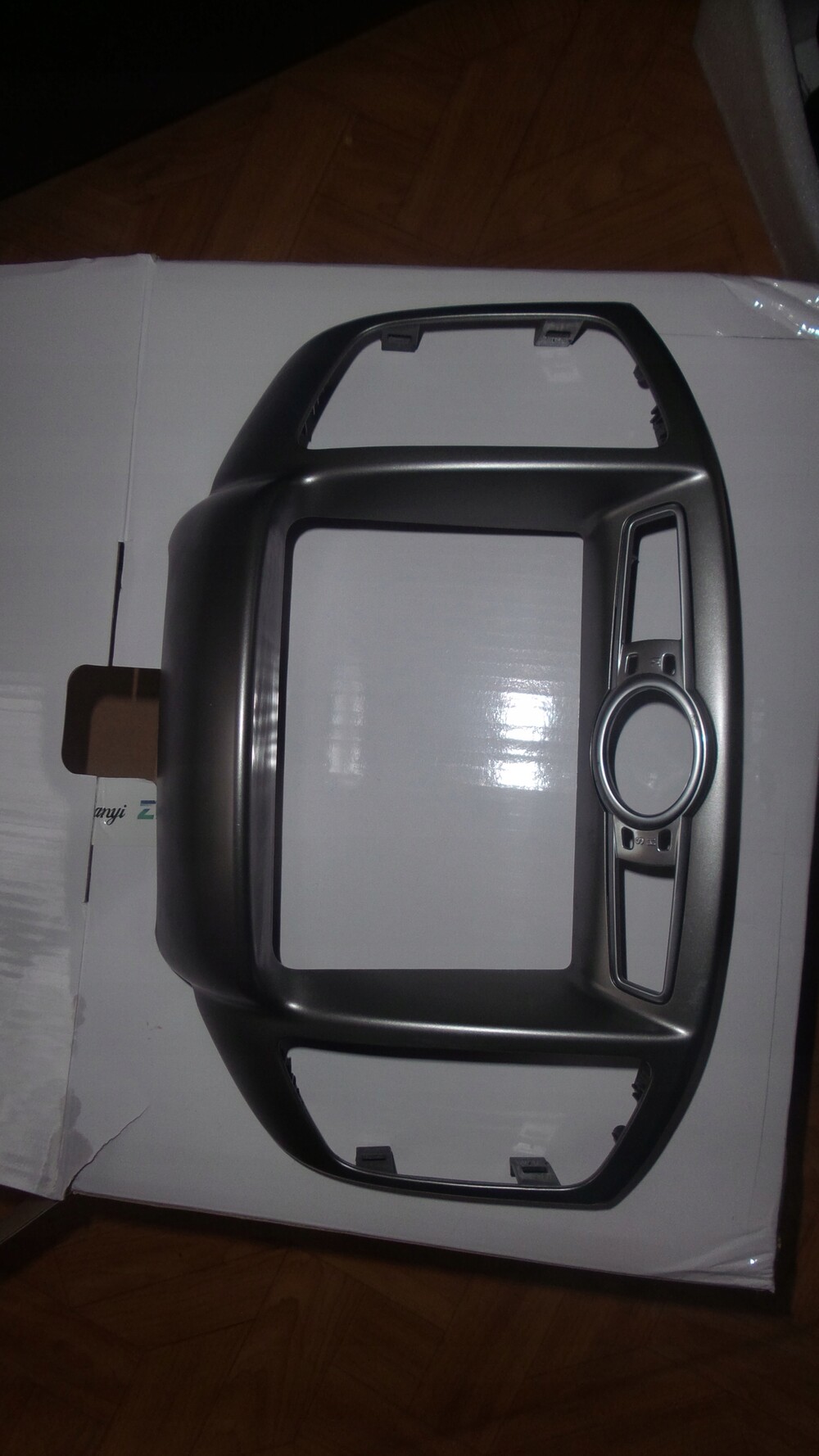 Рамка chevrolet captiva c100 оригинал. Переходная рамка шевроле каптива. Рамка captiva. Переходная рамка шевроле каптива с140 бардачок. Переходная рамка для шевроле каптива с140.