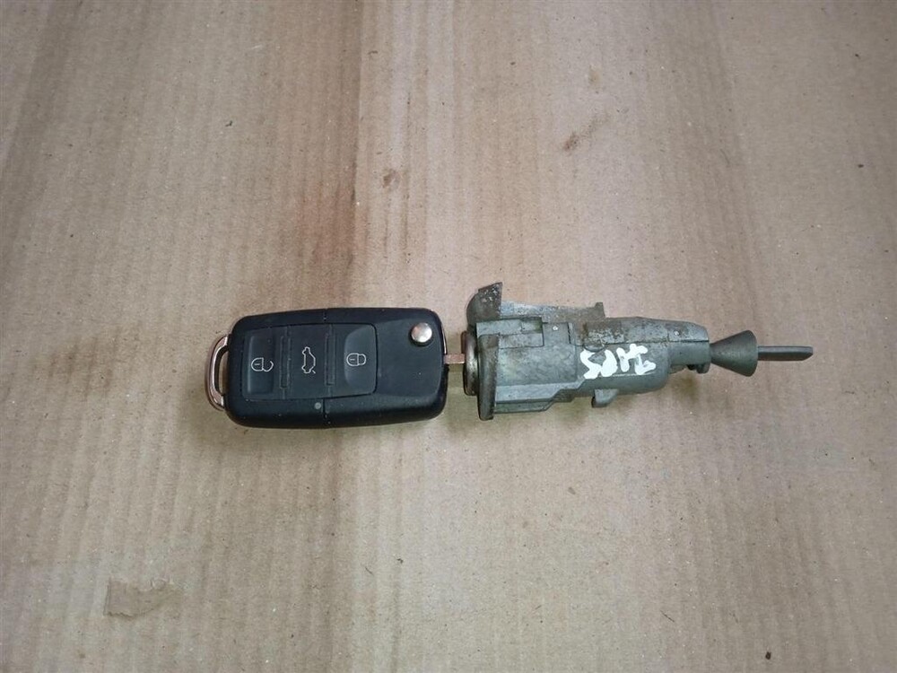 Личинка замка фольксваген поло седан. Личинка двери Volkswagen Golf 6. Личинка замка Фольксваген гольф 5. Замок Фольксваген гольф 4 дверной. Личинки дверей на Volkswagen Golf