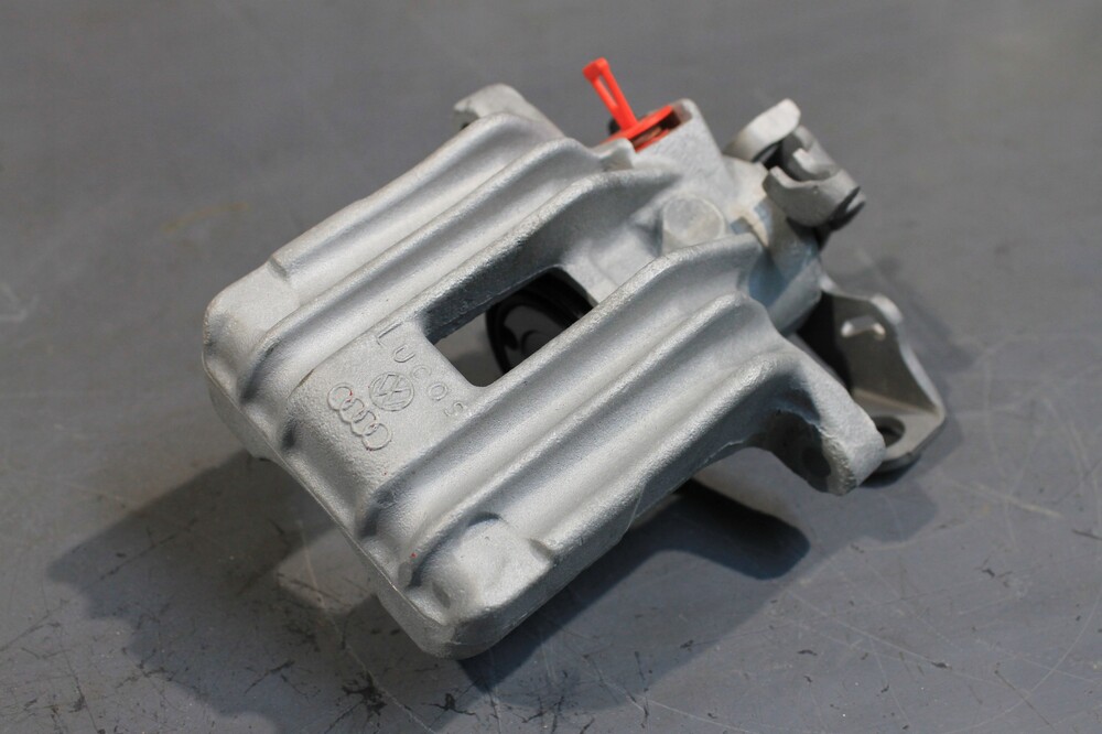 суппорта golf 4. 1j0615423g. задний суппорт фольксваген golf 4. задний суппорт фольксваген гольф 4. суппорт на volkswagen-golf-4-2000.