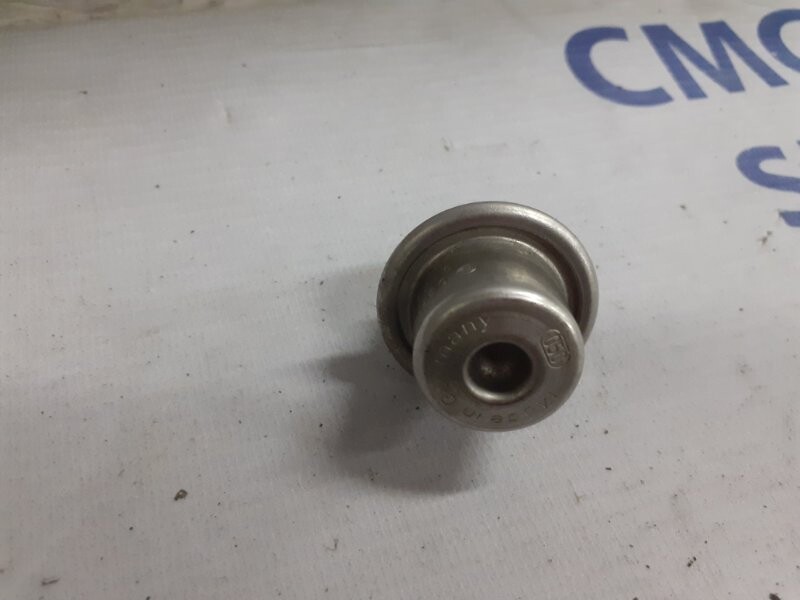 Регулятор давления топлива volvo s60 2002. Регулятор давления топлива вольво s70. Датчик давления топлива на вольво s80 2. 2 поколения бензин. Датчик давления топлива mb vito 108.