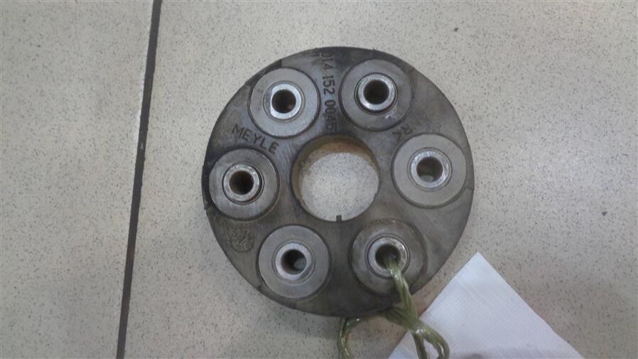 Эластичная муфта на мерседес. Муфта кардана мерседес 124. Эластичная муфта на мерседес. Муфта кардана мерседес 124. Mercedes w211 муфта эластичная.