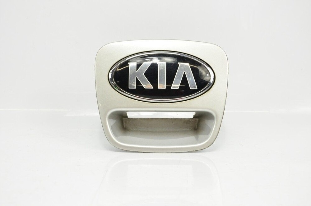 Кольцо киа рио 3. Держатель логотипа. Эмблема багажника Киа Просид. Кронштейн эмблемы VAG 5na8539579b9. Логотип заднего багажника Kia k7.