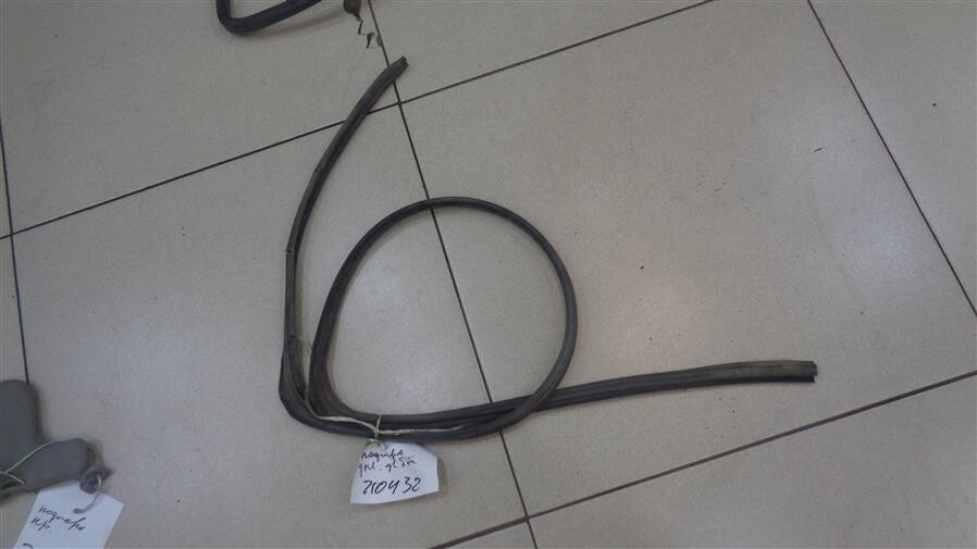 Резинка люка паджеро 2. Уплотнитель капота паджеро 4. Уплотнитель дверей паджеро 4. Уплотнитель расширителя арок митсубиси паджеро. Уплотнитель паджеро 2.