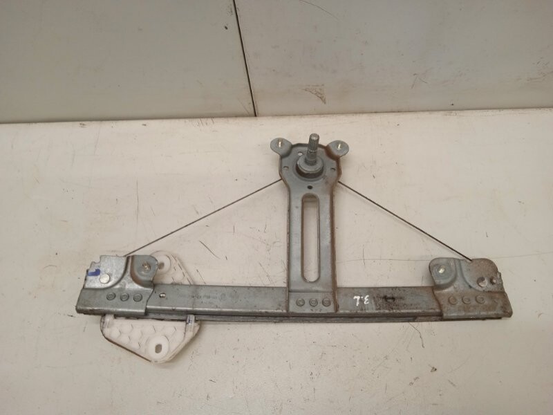 Стеклоподъемник передний левый логан 1 механика. Стеклоподъемник задний рено логан. Задний стеклоподъемник форд фокус 1. Электростеклоподъемник логан задний оригинал. Стеклоподъемник задний рено логан.