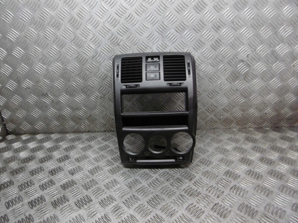 Центральная консоль хендай гетц. Центральный консоль на hyundai getz 2002 года выпуска вид. 847401c500wk. Центральная консоль автомобиля. Фиксаторы для центральной консоли хендай гетц.