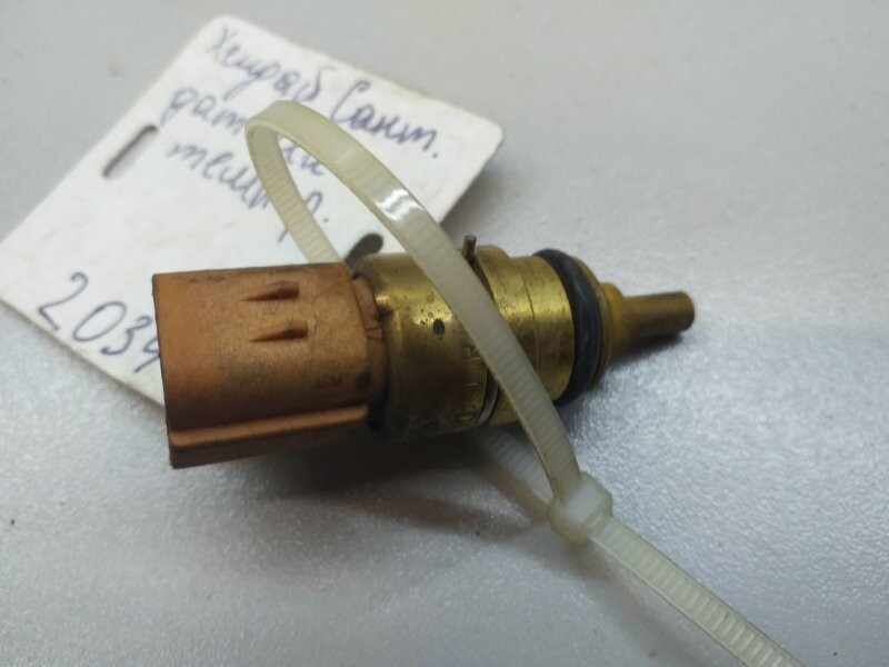 Датчик температуры hyundai santa fe. Датчик температуры hyundai santa fe. 976143k000. Датчик температуры хундай старекс 2003 года. Температурный датчик двигателя hyundai ix35.