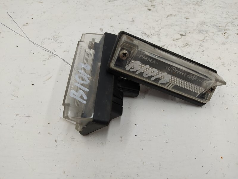 Подсветка номера Mitsubishi Carisma 1 поколение (1995-2000) 1999 купить бу в Ека