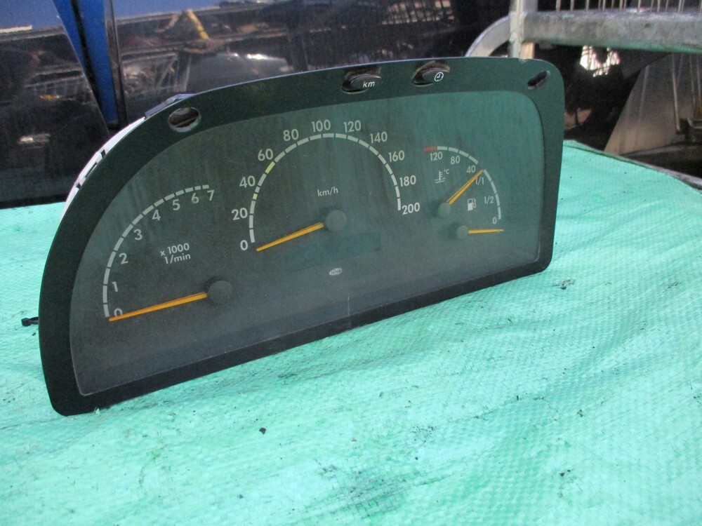Датчик спидометра мерседес вито 638. Часы vito. Спидометр вито. Датчик спидометра vito 638 2. Панель приборов вито 638 2.