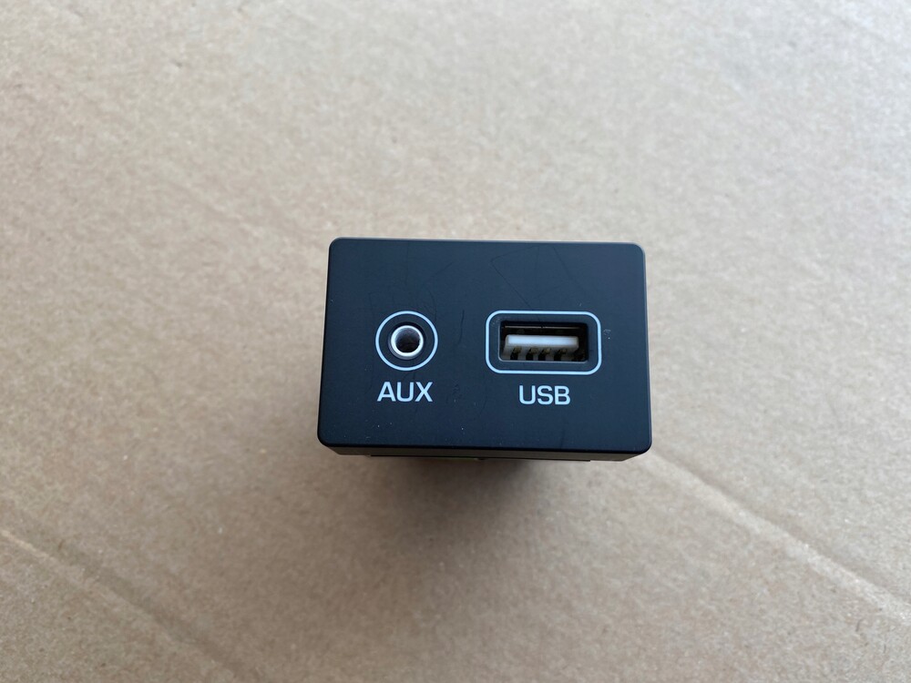 Хендай аукс. Разъем USB для Hyundai Solaris. Юсб для Хендай акцент 2. 96120h5470. Автомагнитолы с USB Hyundai.