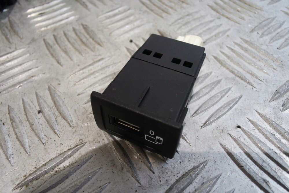 Порт блок. Блок порт. Блок порт. Переключатель kvm aten cs782dp-at cs1768. Порты системного блока.