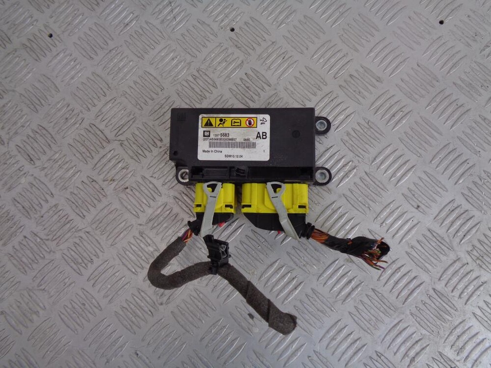 Demontarea și instalarea unității de control airbag șofer (Chevrolet Aveo T300 2