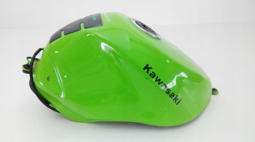 Бак f50. Бак кавасаки. Кавасаки бак. Кавасаки бак. Kawasaki zzr400 расширительный бачок.