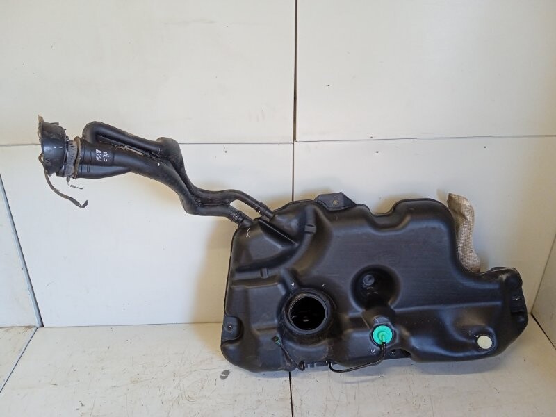 Вместимость бака рено логан. Бак рено логан 1. Рено логан 1 поасмаска в бак. Бак рено логан 1. 4.