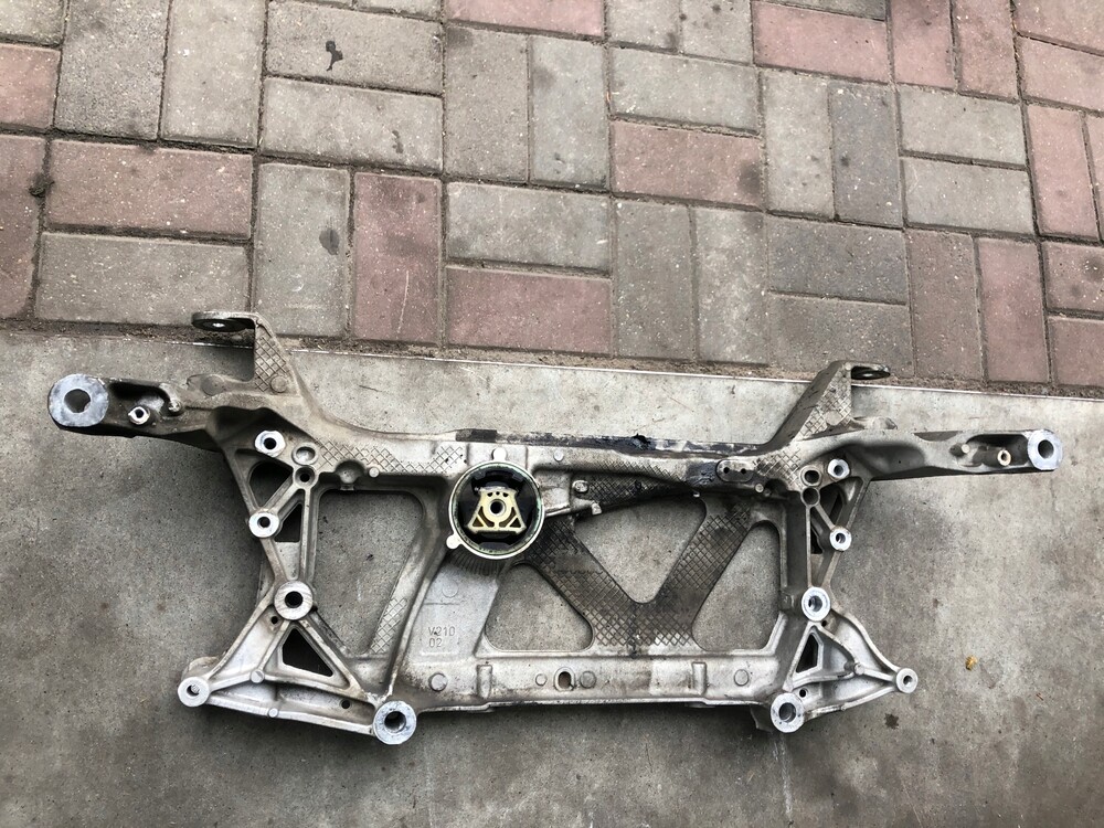 Подрамник пассат. 3q0199369e. Подрамник Passat. Gc8 подрамник передний. Citroen c8 подрамник.