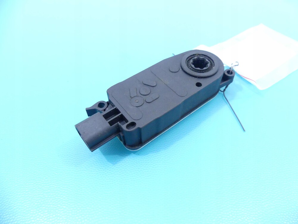 JX6B-8476-AA форд focus mk4 моторчик жалюзи жалюзи радиатора jx6b - 8476 - aa ку