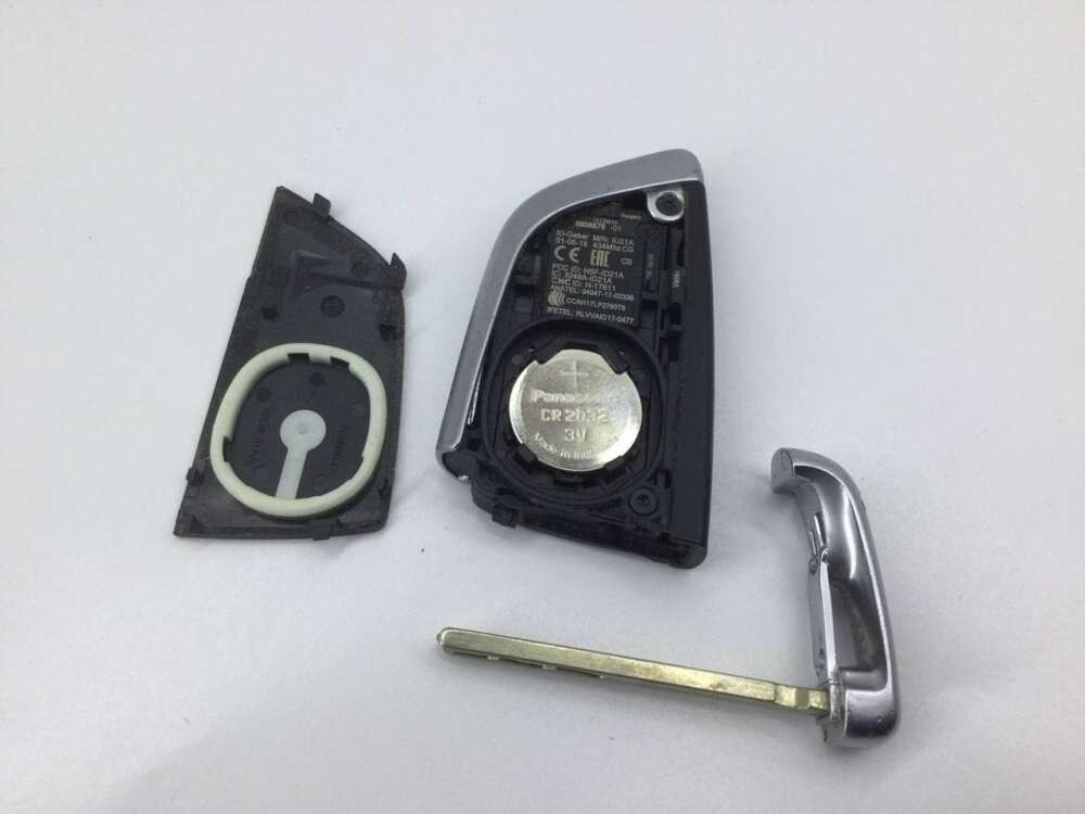 Как поменять батарейку в ключе бмв g30 8808875 Ключ BMW 5 G30/G31 2021 купить бу Z14705794 - iZAP24