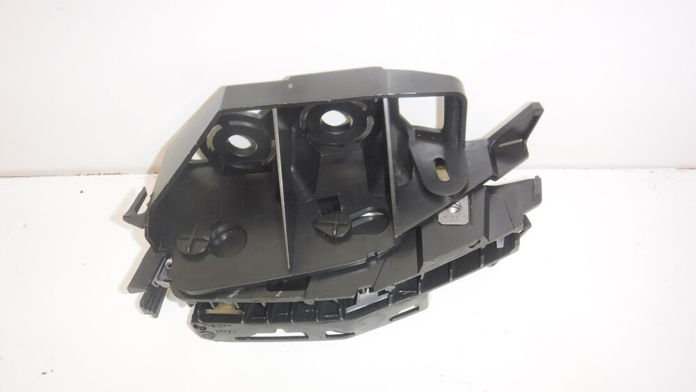 Направляющий переднего бампера левый. Направляющий переднего бампера левый. Направляющий переднего бампера левый. Направляющий переднего бампера левый. Направляющая переднего бампера гольф 4.