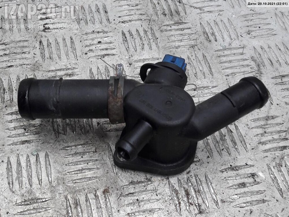 Тройник системы охлаждения фольксваген гольф 3. Тройник системы охлаждения фольксваген гольф 3. Фланец охлаждающей жидкости на фольксваген поло классик. 6 гольф 4. Фланец системы охлаждения vw lt 2.