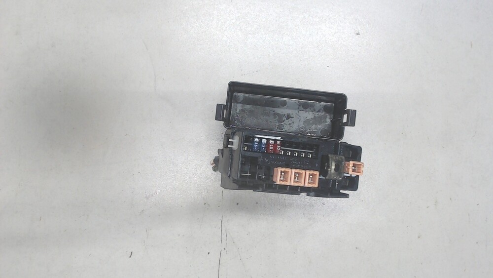 Блоки предохранителей ниссан микра к12. Ниссан микра блоки предохранителей. Крышка блока предохранителей nissan caravan 2002. 243805pa0a. 037906022 ee блок.