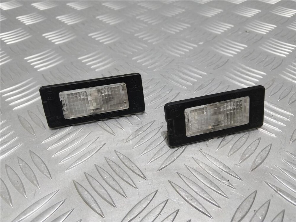 Лампочки подсветки номера vw jetta 6. Подсветка номера фольксваген поло 2014. Плафон подсветки номера jetta 5. Фонарик подсветки номерного знака volkswagen jetta 6. Подсветка номера джетта.