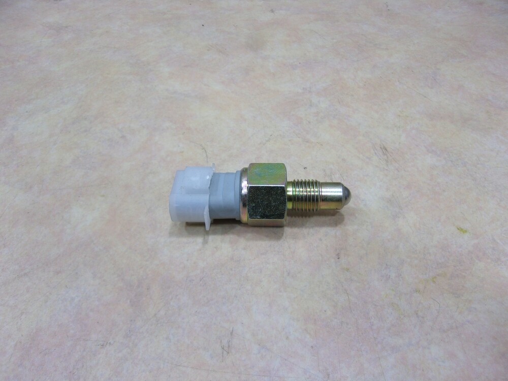 Датчик заднего хода chery tiggo. Chery qr523-3729500. Датчик заднего хода чери тигго 1. Датчик заднего хода чери тигго 1. 8.