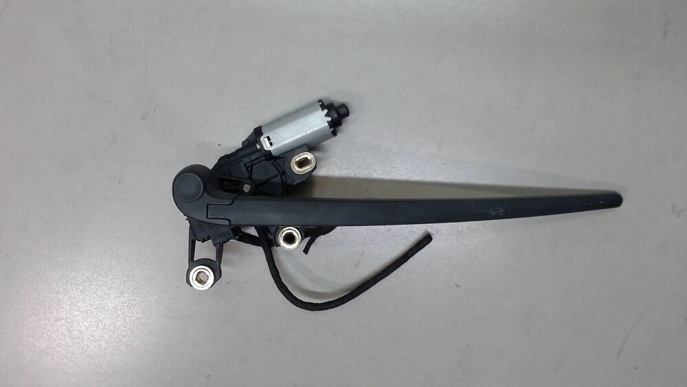 Задний дворник ауди q7. Задний дворник q7. Audi a3 8p дворники. Щетка стеклоочистителя audi q3 задняя. Задний дворник q7.