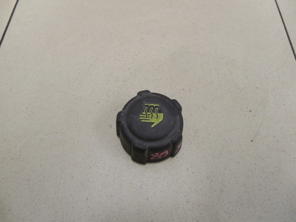 4 артикул. Крышка расширительного бачка рено ларгус. Крышка расширительного бачка рено логан 1. Крышка расширительного бачка ларгус. Крышка расширительного бачка рено.