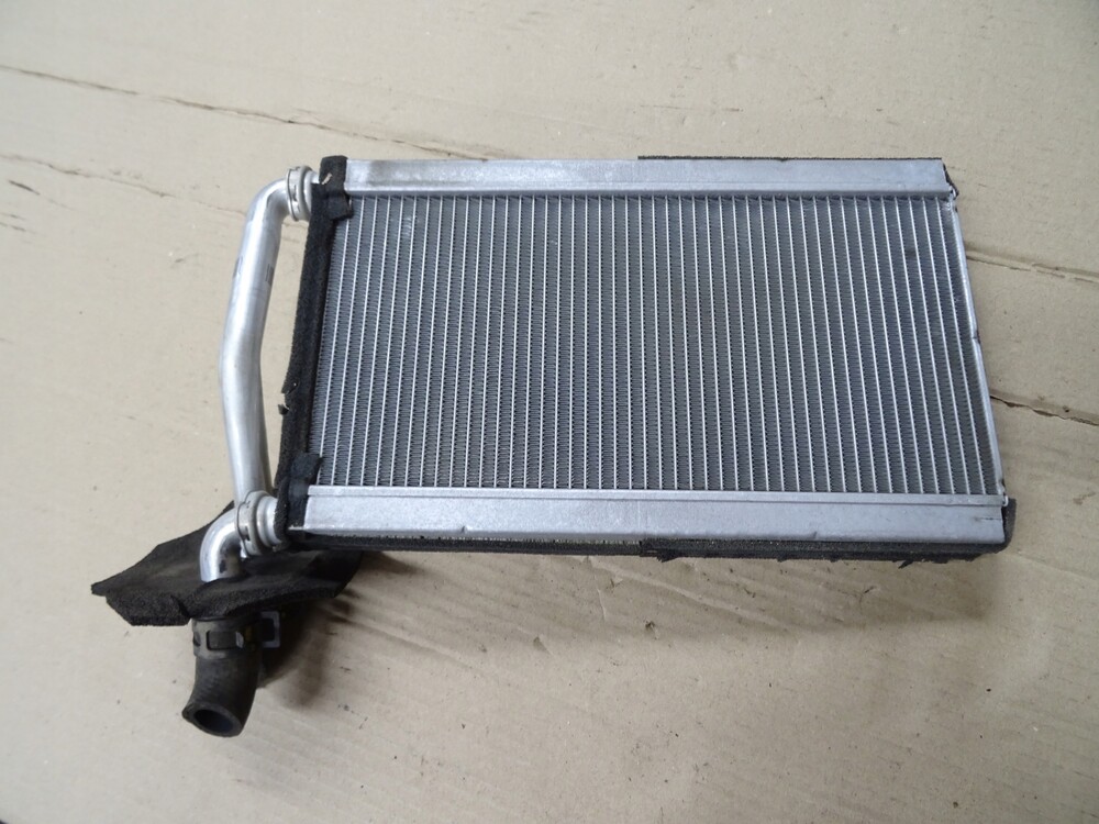 Паджеро 4 радиатор купить. Задний нагреватель, радиатор для Mitsubishi Pajero IV. Радиатор охлаждения на Паджеро 4 3.8.