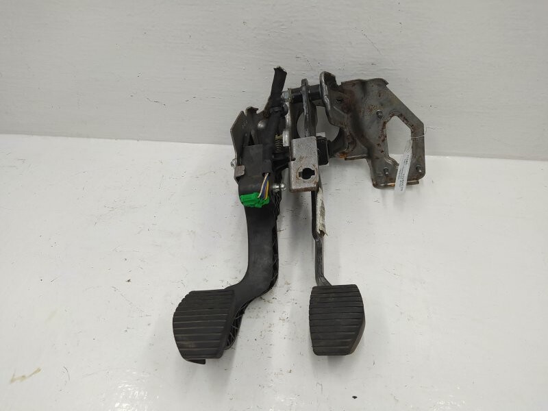 T4. педаль сцепления пикассо. купить педаль сцепления на ситроен с 8 на авито в москве. педальный узел сцепления сцепления citroen. педаль ситроен 6 пин.