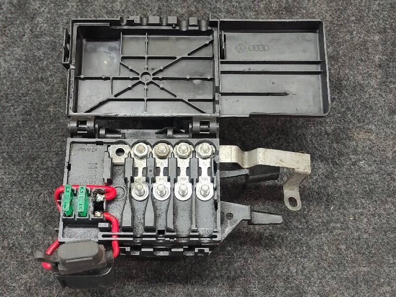 Купить 1J0937550AA Блок предохранителей GOLF 4/BORA 1998-2004 с доставкой по Рос