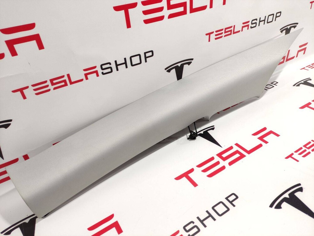 1086269-71-I Tesla Model 3 Обшивка стойки  2019