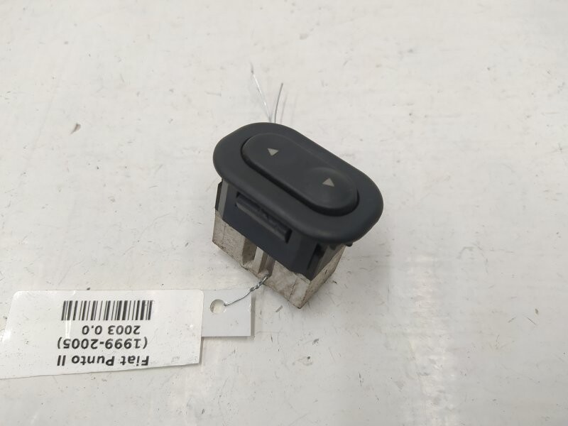 Кнопка стеклоподъемника фиат альбеа. Фиат пунто кнопки. Задний стеклоподъемник фиат пунто. Fiat grande punto. Фиат пунто кнопки.