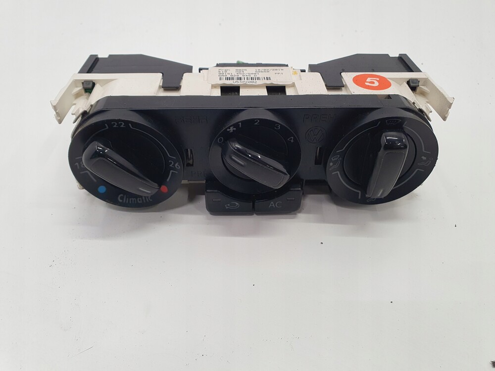 Климат контроль volkswagen. 1h0819045c. Блок управления печки на фольксваген. Блок управления печки на фольксваген. Ручки управления отопителем фольксваген поло.