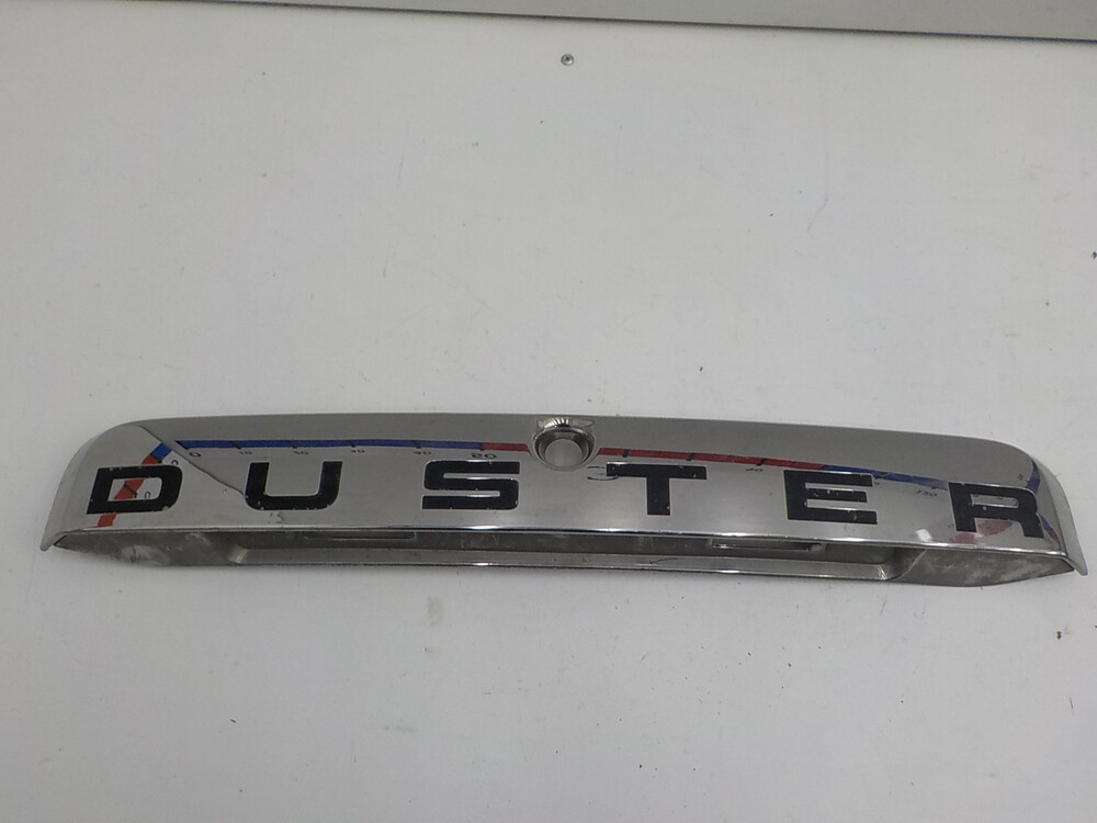 Renault duster накладка рейлинга. Рено дастер 2 молдинг крышки багажника. Накладка в багажник рено дастер. Накладка крышки багажника дастер 1. 848109774r.