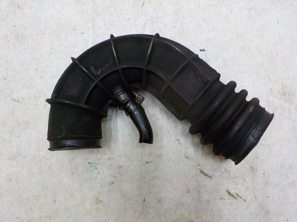 Гофра ваз 2111 воздушного фильтра. Патрубок воздушного фильтра приора 2. Воздушный патрубок приора. Патрубок воздушного фильтра ваз 2170. Патрубок воздушного фильтра приора 16 клапанов.