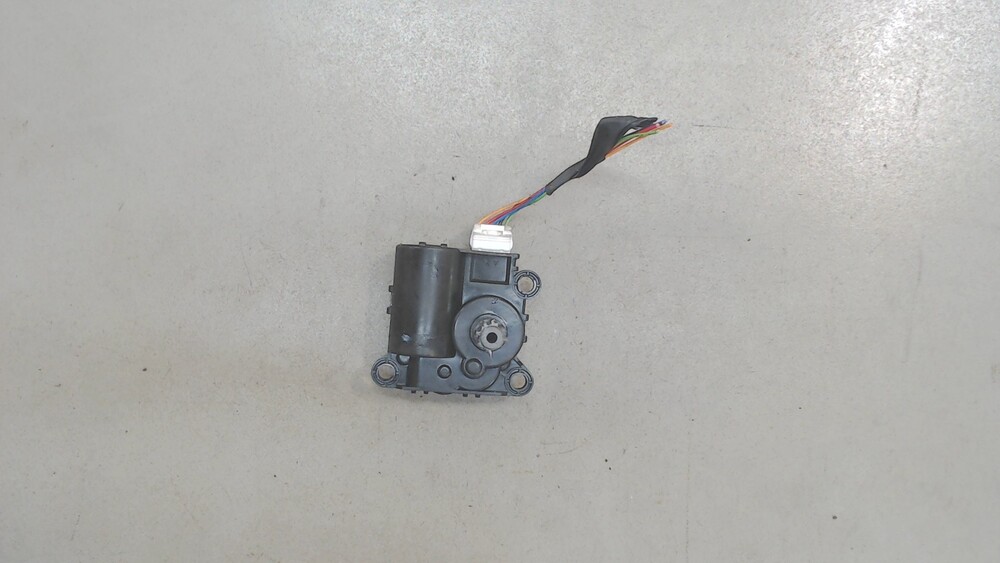 Моторчик заслонки печки Kia Carnival 2010 купить бу Z20592840 - iZAP24