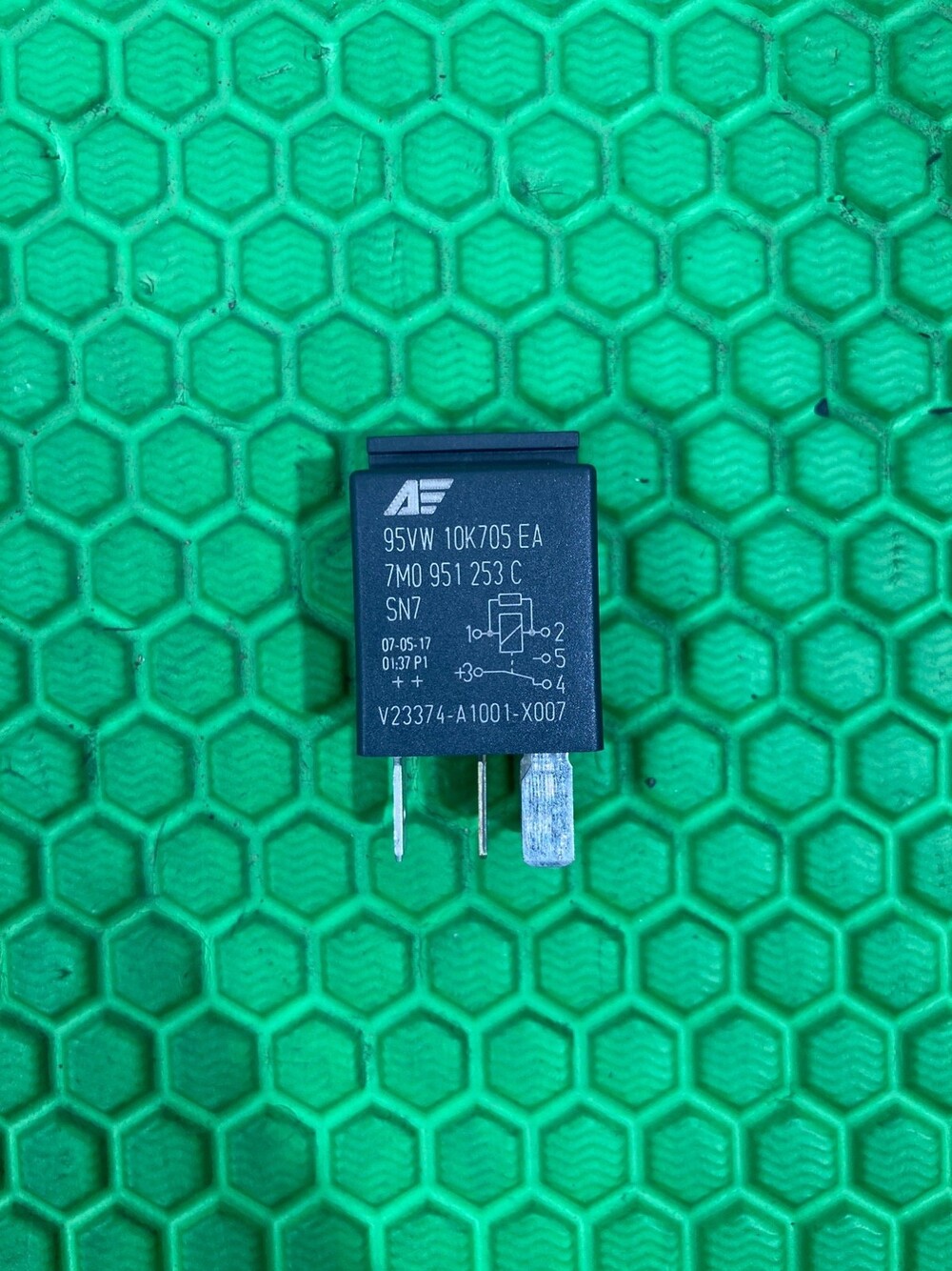 7m0951253c реле VOLKSWAGEN TOUAREG 7L6 7L7 7LA GP 2008 купить бу