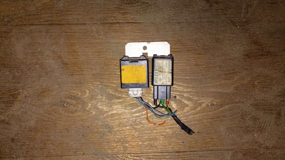 Реле поворотов Nissan Sunny FB15 QG15DE 2004