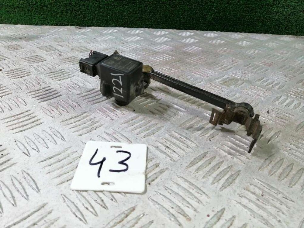 Тяга датчика положения кузова мерседес w212. Датчик положения кузова ауди а7. Датчик высоты подвески ситроен с5. Датчик положения кузова ауди а6 с5 передний. С5 датчик положения кузова.