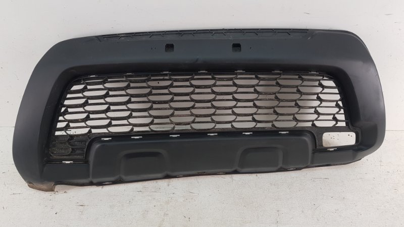 Решетка переднего бампера renault duster 2015. Решетка бампера рено дастер 2013. Нижняя решетка бампера рено дастер 2013. Решетка бампера рено дастер 2017 год. Решетка бампера renault duster.